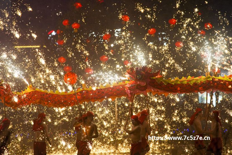 饱口福、品文化、享玩乐——元宵节消费市场一线观察养成